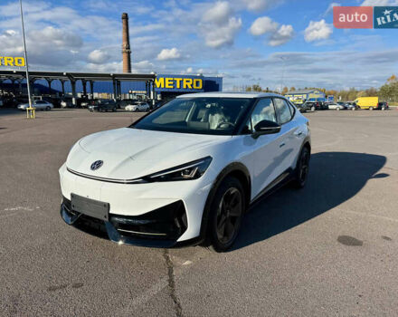 Белый Фольксваген ID. Unyx, объемом двигателя 0 л и пробегом 1 тыс. км за 28999 $, фото 4 на Automoto.ua