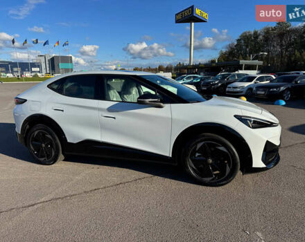 Белый Фольксваген ID. Unyx, объемом двигателя 0 л и пробегом 1 тыс. км за 28999 $, фото 9 на Automoto.ua