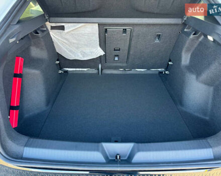 Белый Фольксваген ID. Unyx, объемом двигателя 0 л и пробегом 1 тыс. км за 28999 $, фото 5 на Automoto.ua