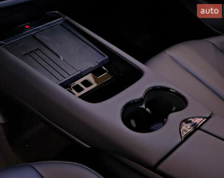 Серый Фольксваген ID. Unyx, объемом двигателя 0 л и пробегом 1 тыс. км за 31900 $, фото 24 на Automoto.ua