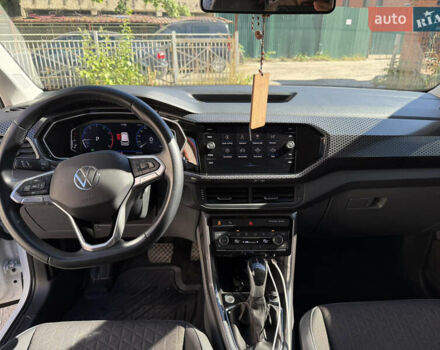 Белый Фольксваген T-Cross, объемом двигателя 1 л и пробегом 37 тыс. км за 20500 $, фото 13 на Automoto.ua