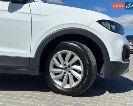 Белый Фольксваген T-Cross, объемом двигателя 1 л и пробегом 30 тыс. км за 19300 $, фото 9 на Automoto.ua
