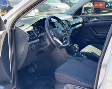 Белый Фольксваген T-Cross, объемом двигателя 1 л и пробегом 30 тыс. км за 19300 $, фото 13 на Automoto.ua