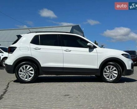 Белый Фольксваген T-Cross, объемом двигателя 1 л и пробегом 30 тыс. км за 19300 $, фото 10 на Automoto.ua
