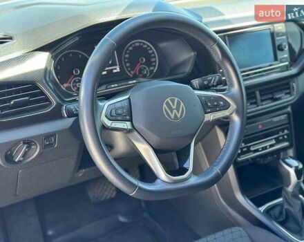 Белый Фольксваген T-Cross, объемом двигателя 1 л и пробегом 30 тыс. км за 19300 $, фото 16 на Automoto.ua