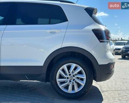 Белый Фольксваген T-Cross, объемом двигателя 1 л и пробегом 30 тыс. км за 19300 $, фото 5 на Automoto.ua