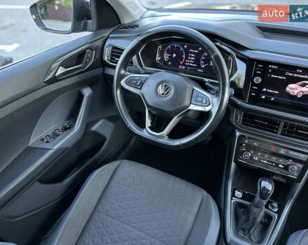 Черный Фольксваген T-Cross, объемом двигателя 1.6 л и пробегом 119 тыс. км за 23000 $, фото 24 на Automoto.ua