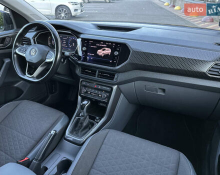 Черный Фольксваген T-Cross, объемом двигателя 1.6 л и пробегом 119 тыс. км за 23000 $, фото 26 на Automoto.ua