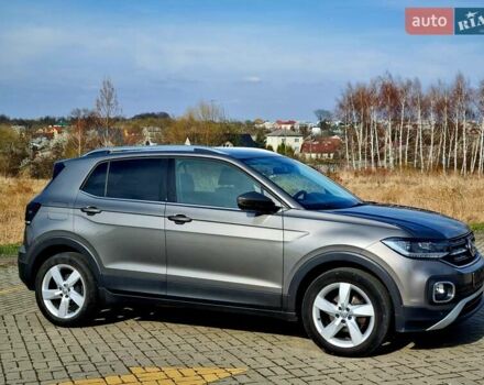 Серый Фольксваген T-Cross, объемом двигателя 1.6 л и пробегом 115 тыс. км за 23999 $, фото 10 на Automoto.ua