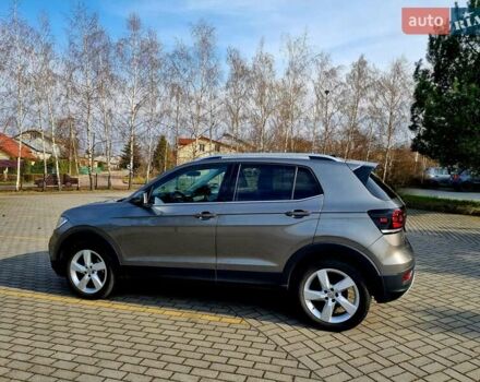 Серый Фольксваген T-Cross, объемом двигателя 1.6 л и пробегом 115 тыс. км за 23999 $, фото 6 на Automoto.ua
