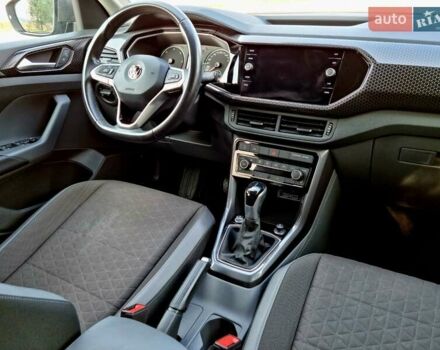 Серый Фольксваген T-Cross, объемом двигателя 1.6 л и пробегом 115 тыс. км за 23499 $, фото 84 на Automoto.ua