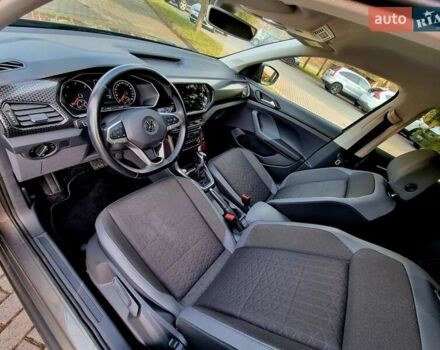 Серый Фольксваген T-Cross, объемом двигателя 1.6 л и пробегом 115 тыс. км за 22999 $, фото 86 на Automoto.ua