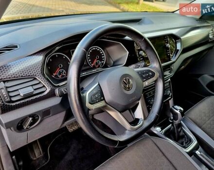 Серый Фольксваген T-Cross, объемом двигателя 1.6 л и пробегом 115 тыс. км за 22999 $, фото 81 на Automoto.ua