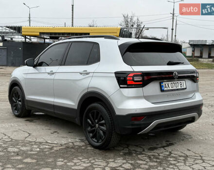 Серый Фольксваген T-Cross, объемом двигателя 1 л и пробегом 54 тыс. км за 19000 $, фото 6 на Automoto.ua