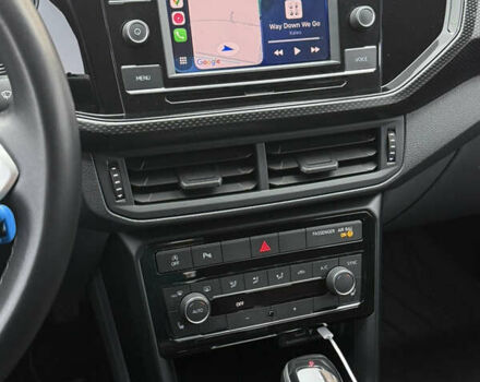 Серый Фольксваген T-Cross, объемом двигателя 1 л и пробегом 54 тыс. км за 19000 $, фото 14 на Automoto.ua