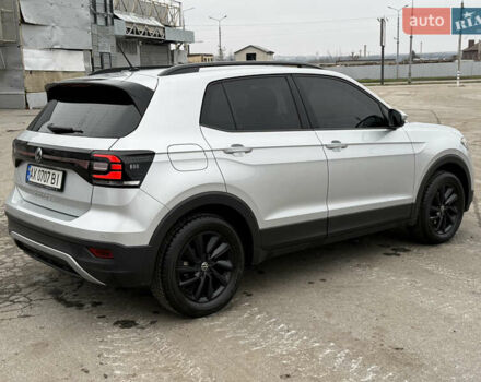 Серый Фольксваген T-Cross, объемом двигателя 1 л и пробегом 54 тыс. км за 19000 $, фото 4 на Automoto.ua