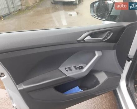 Серый Фольксваген T-Cross, объемом двигателя 1 л и пробегом 53 тыс. км за 19000 $, фото 10 на Automoto.ua