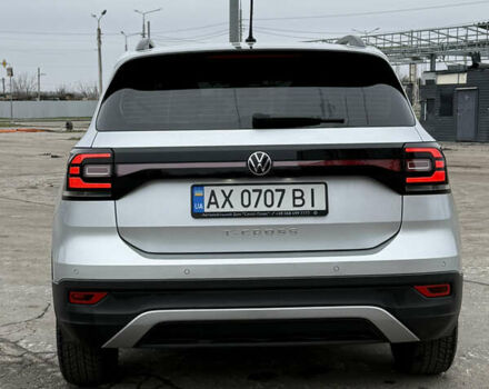 Серый Фольксваген T-Cross, объемом двигателя 1 л и пробегом 54 тыс. км за 19000 $, фото 5 на Automoto.ua