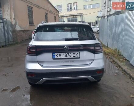 Серый Фольксваген T-Cross, объемом двигателя 1 л и пробегом 53 тыс. км за 19000 $, фото 4 на Automoto.ua