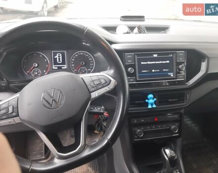 Серый Фольксваген T-Cross, объемом двигателя 1 л и пробегом 53 тыс. км за 19000 $, фото 9 на Automoto.ua