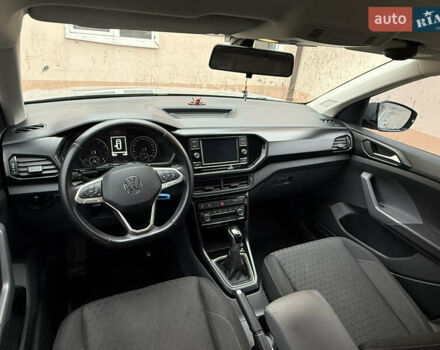 Серый Фольксваген T-Cross, объемом двигателя 1 л и пробегом 54 тыс. км за 19000 $, фото 17 на Automoto.ua