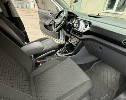 Серый Фольксваген T-Cross, объемом двигателя 1 л и пробегом 54 тыс. км за 19000 $, фото 20 на Automoto.ua