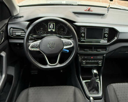 Серый Фольксваген T-Cross, объемом двигателя 1 л и пробегом 54 тыс. км за 19000 $, фото 18 на Automoto.ua