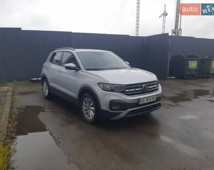 Серый Фольксваген T-Cross, объемом двигателя 1 л и пробегом 53 тыс. км за 19000 $, фото 2 на Automoto.ua