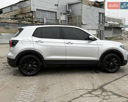 Серый Фольксваген T-Cross, объемом двигателя 1 л и пробегом 54 тыс. км за 19000 $, фото 3 на Automoto.ua