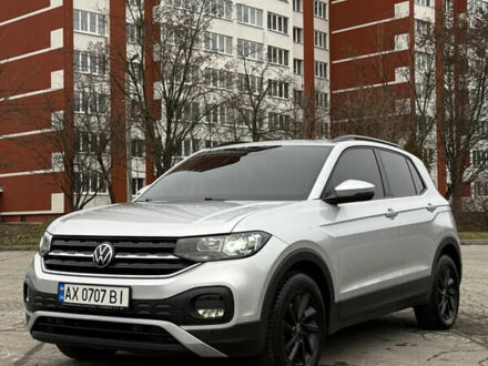 Серый Фольксваген T-Cross, объемом двигателя 1 л и пробегом 54 тыс. км за 19000 $, фото 1 на Automoto.ua