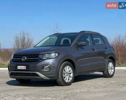 Серый Фольксваген T-Cross, объемом двигателя 1 л и пробегом 24 тыс. км за 20800 $, фото 1 на Automoto.ua