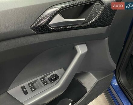 Синий Фольксваген T-Cross, объемом двигателя 1.6 л и пробегом 135 тыс. км за 19990 $, фото 17 на Automoto.ua