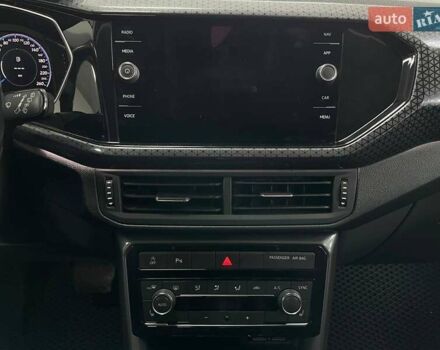 Синий Фольксваген T-Cross, объемом двигателя 1.6 л и пробегом 135 тыс. км за 19990 $, фото 29 на Automoto.ua