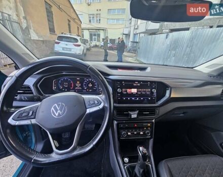 Синий Фольксваген T-Cross, объемом двигателя 1 л и пробегом 57 тыс. км за 19500 $, фото 10 на Automoto.ua