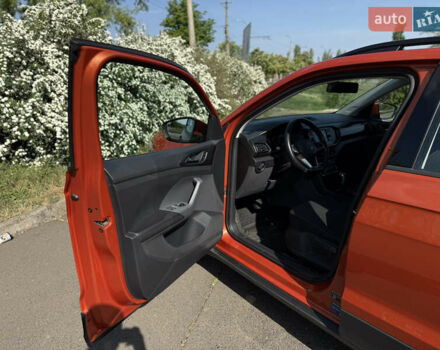 Оранжевый Фольксваген T-Cross, объемом двигателя 1 л и пробегом 79 тыс. км за 18500 $, фото 32 на Automoto.ua