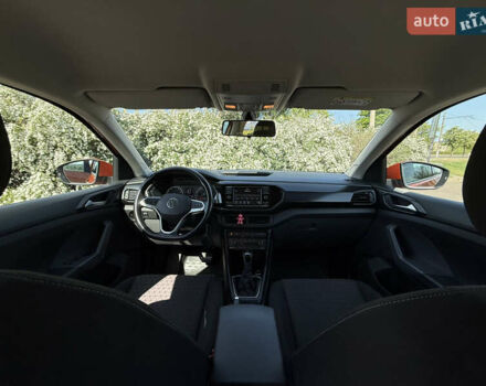 Оранжевый Фольксваген T-Cross, объемом двигателя 1 л и пробегом 79 тыс. км за 18500 $, фото 34 на Automoto.ua