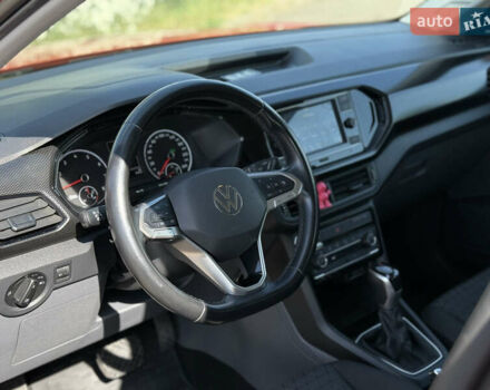 Оранжевый Фольксваген T-Cross, объемом двигателя 1 л и пробегом 79 тыс. км за 18500 $, фото 31 на Automoto.ua