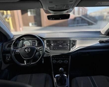 Білий Фольксваген Ті-Рок, об'ємом двигуна 1.5 л та пробігом 180 тис. км за 16600 $, фото 3 на Automoto.ua