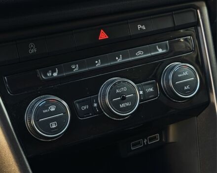 Білий Фольксваген Ті-Рок, об'ємом двигуна 1.5 л та пробігом 180 тис. км за 16600 $, фото 8 на Automoto.ua