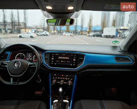 Белый Фольксваген Ти-Рок, объемом двигателя 1.97 л и пробегом 159 тыс. км за 23000 $, фото 38 на Automoto.ua