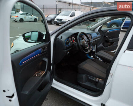 Белый Фольксваген Ти-Рок, объемом двигателя 1.97 л и пробегом 159 тыс. км за 23000 $, фото 24 на Automoto.ua