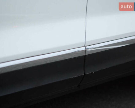 Белый Фольксваген Ти-Рок, объемом двигателя 1.97 л и пробегом 159 тыс. км за 23000 $, фото 19 на Automoto.ua