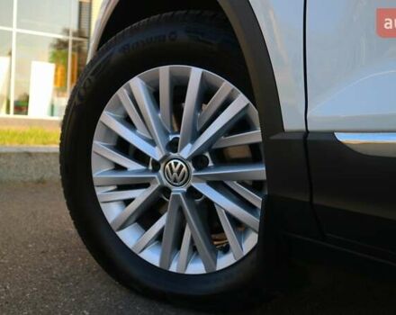 Белый Фольксваген Ти-Рок, объемом двигателя 1.5 л и пробегом 119 тыс. км за 20699 $, фото 20 на Automoto.ua