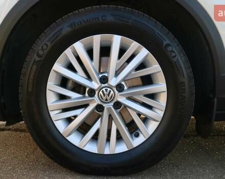 Белый Фольксваген Ти-Рок, объемом двигателя 1.5 л и пробегом 119 тыс. км за 20699 $, фото 10 на Automoto.ua
