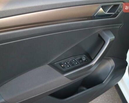 Белый Фольксваген Ти-Рок, объемом двигателя 1.5 л и пробегом 119 тыс. км за 20699 $, фото 18 на Automoto.ua