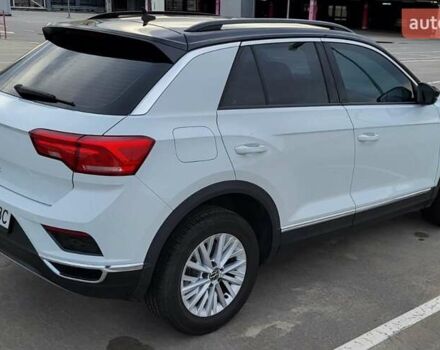 Фольксваген Ти-Рок 2020 в Киеве на Automoto.ua Белый Фольксваген Ти-Рок, объемом двигателя 1.5 л и пробегом 31 тыс. км за 25000 $, фото 3 на Automoto.ua