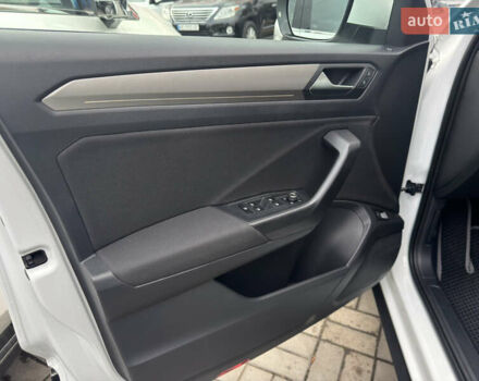 Белый Фольксваген Ти-Рок, объемом двигателя 1.5 л и пробегом 65 тыс. км за 23500 $, фото 24 на Automoto.ua