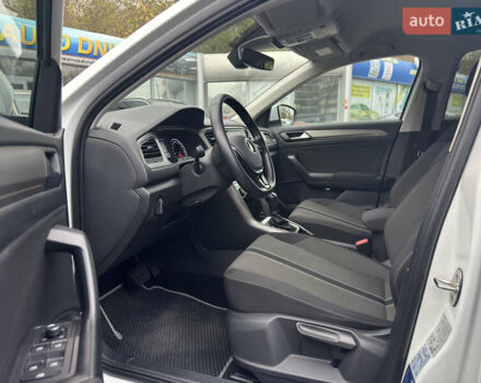 Белый Фольксваген Ти-Рок, объемом двигателя 1.5 л и пробегом 65 тыс. км за 23500 $, фото 25 на Automoto.ua