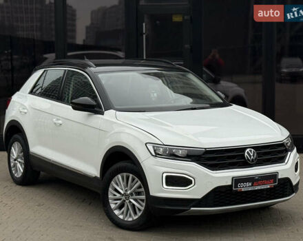 Белый Фольксваген Ти-Рок, объемом двигателя 1.5 л и пробегом 62 тыс. км за 19999 $, фото 2 на Automoto.ua