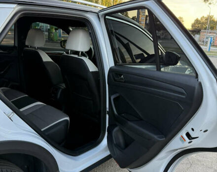 Фольксваген Ти-Рок 2021 в Лубнах на Automoto.ua Белый Фольксваген Ти-Рок, объемом двигателя 1.97 л и пробегом 43 тыс. км за 25500 $, фото 6 на Automoto.ua